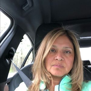 Meet your Posher, Gloria